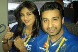 Raj Kundra and Shilpa Shetty in their Rajasthan Royals team uniform to cheer the players