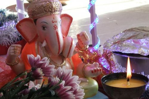 Ganesh Utsav 2012 – celebrating Ganpati festival in the UK Saidham Nottingham Ganpati murti