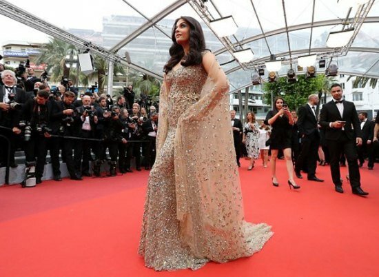 Aishwarya Rai Bachchan in Ali Younes coture gown for her first appearance at Cannes Film Festival 2016