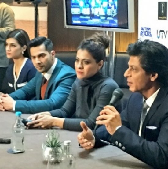 Shah Rukh addressing the press at the press conference in London for UK Dilwale promotions