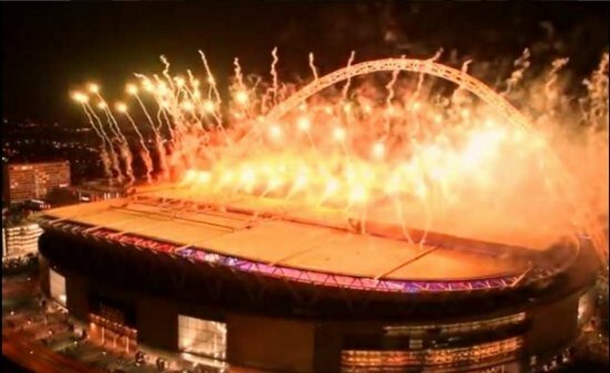 Narendra Modi UK visit 2015: Pics of electric atmosphere at Wembley Stadium for 'UKWelcomesModi' community reception The spectacular fireworks displayed at Wembley stadium welcoming Modi