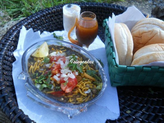 Recipe to make misal pav -- misal, usal and kat or tarri