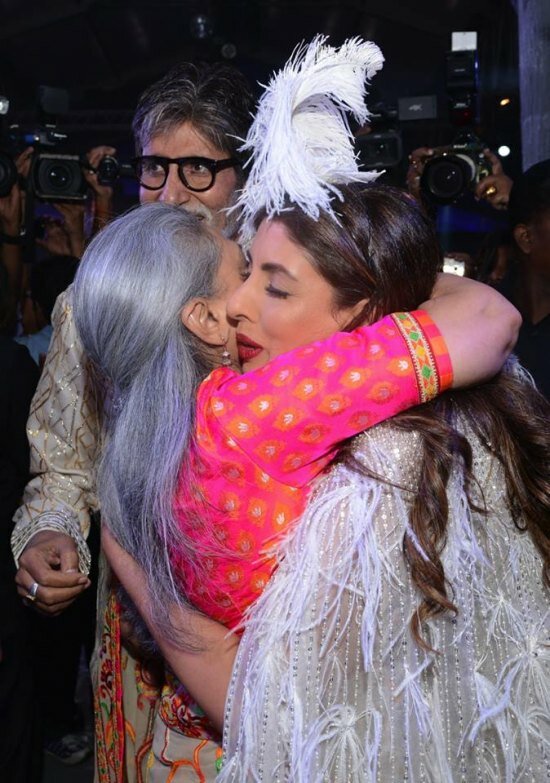  proud mum Jaya Bachchan hugs Shweta Bachchan Nanda